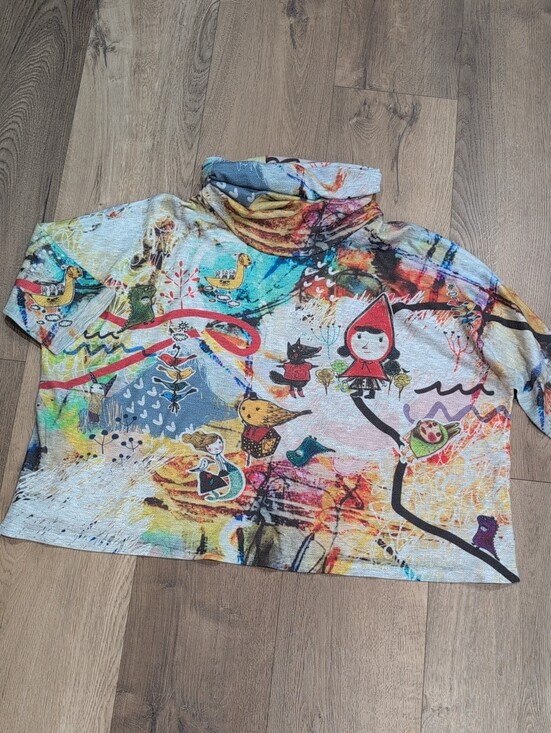 Inoah Sweaters - Colorful Little Red Riding Hood Storybook Print Turtleneck Top - Multicolor